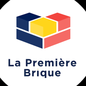 La première brique